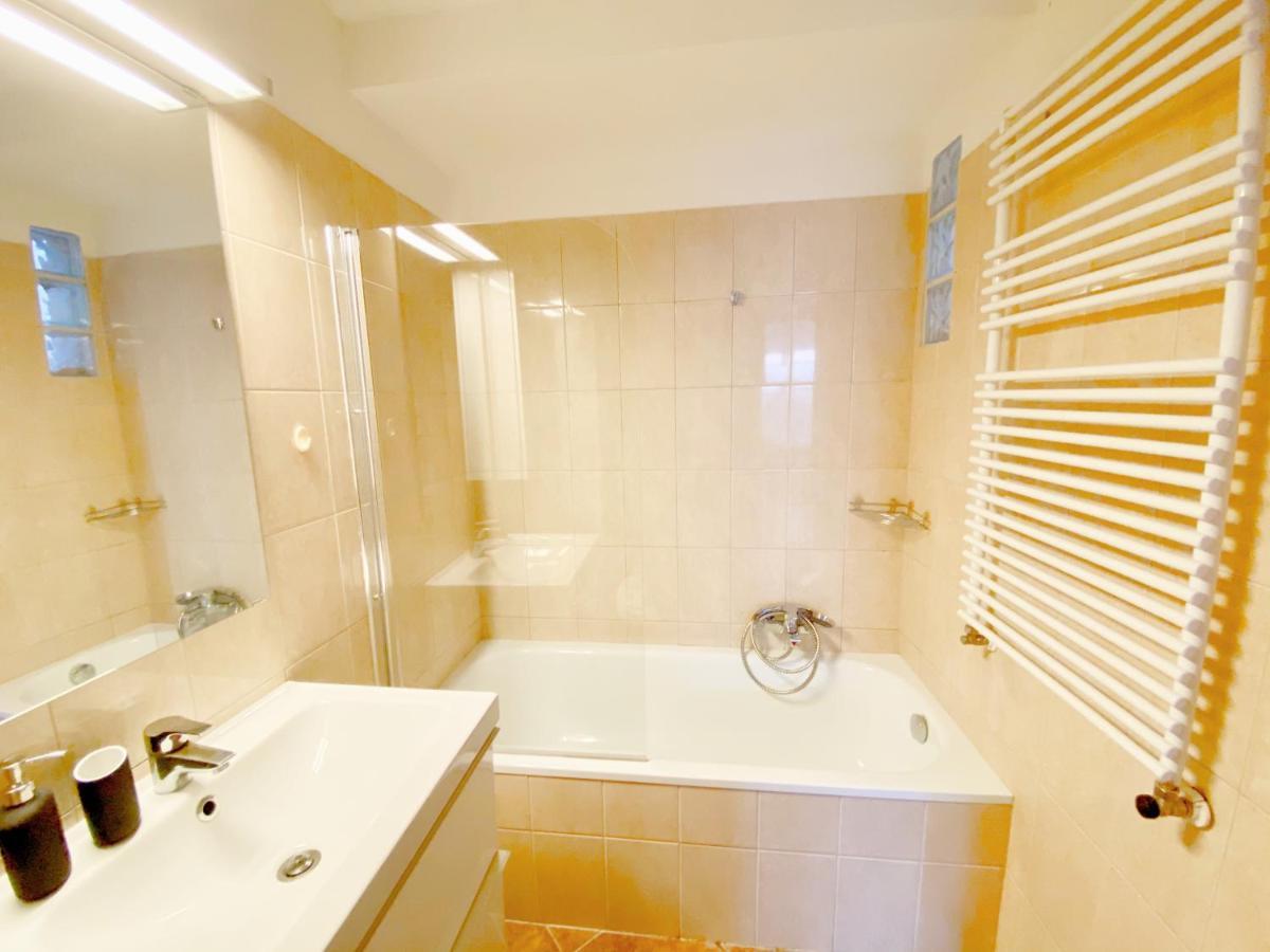 Apartmán Loft With Rooftop And Free Parking In Garage Budapešť
